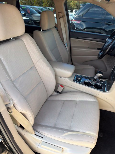 Certified 2020 Jeep Grand Cherokee Laredo AWD/4WD image 14
