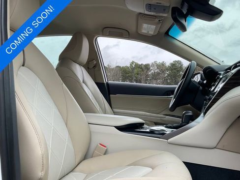 Used 2018 Toyota Camry XLE image 5