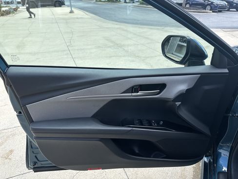 Used 2025 Toyota Camry SE FWD image 13