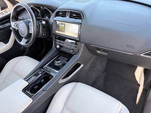 Used 2020 Jaguar F-PACE Prestige AWD/4WD image 21