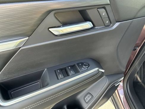 Certified 2025 GMC Acadia Elevation AWD/4WD image 22