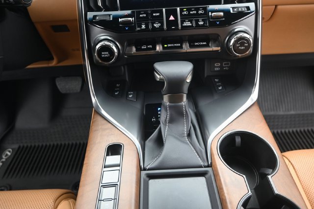 Used 2024 Lexus LX 600 4WD w/ Appearance Package image 7