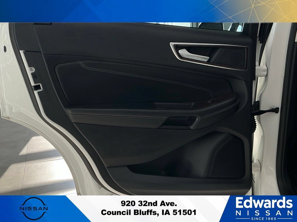 Used 2021 Ford Edge Titanium AWD/4WD image 13