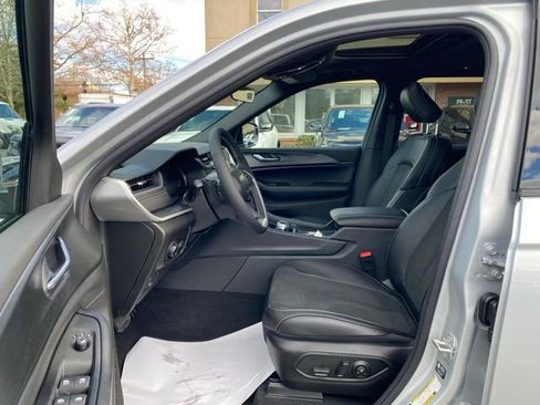 New 2025 Jeep Grand Cherokee Altitude image 21