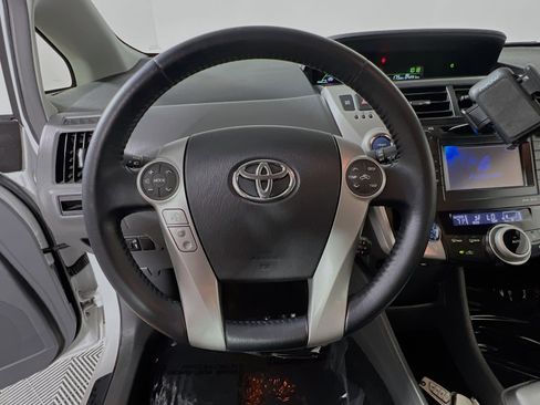 Used 2013 Toyota Prius V Five image 18