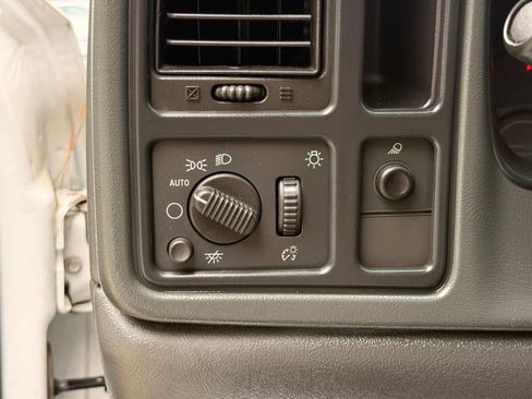 Used 2005 Chevrolet Silverado 1500 LS w/ Light Duty Power Package AWD/4WD image 26