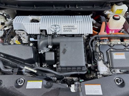 Used 2016 Toyota Prius V Four image 26