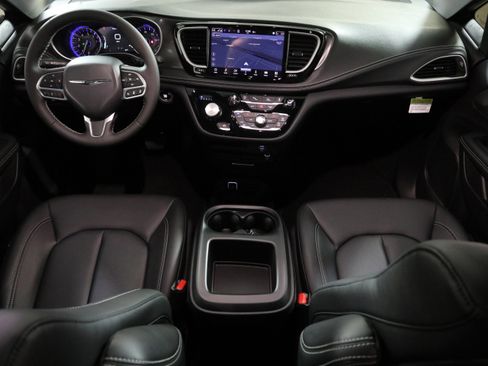 New 2026 Chrysler Pacifica Select image 15