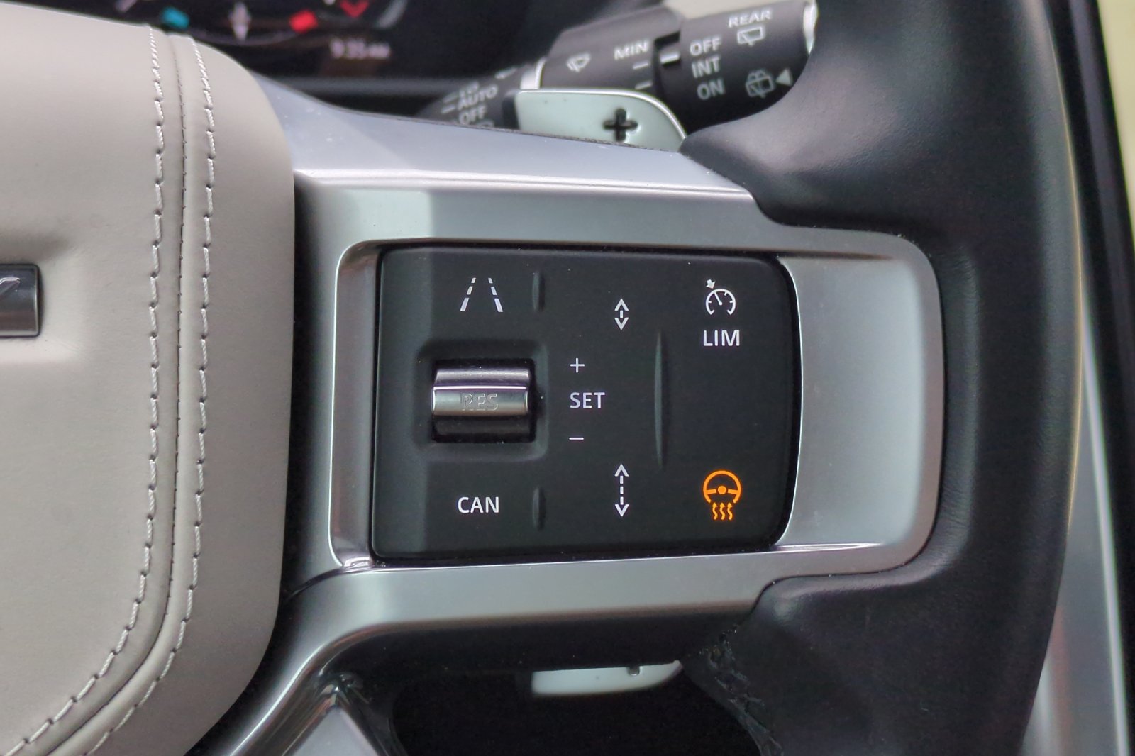 Used 2023 Land Rover Discovery HSE R-Dynamic AWD/4WD image 38