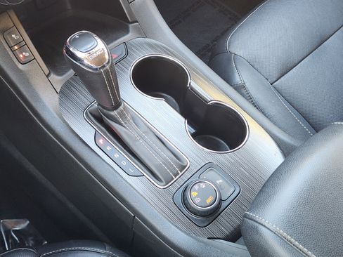 Used 2019 GMC Acadia SLT image 26