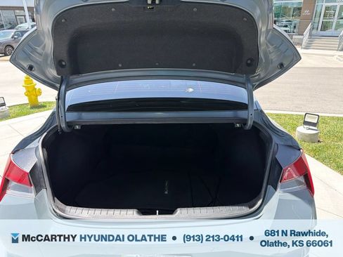 Certified 2022 Hyundai Elantra SEL w/ Convenience Package FWD image 11