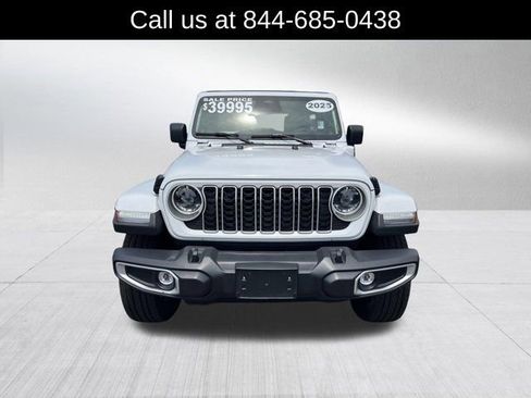 Used 2025 Jeep Wrangler Unlimited Sahara w/ Safety Group AWD/4WD image 2