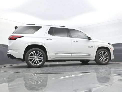Used 2023 Chevrolet Traverse High Country FWD image 46