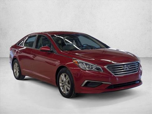 Used 2017 Hyundai Sonata SE w/ Cargo Package image 3
