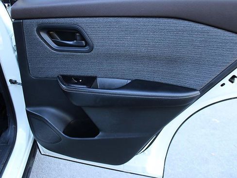 Used 2022 Nissan Rogue S FWD image 18