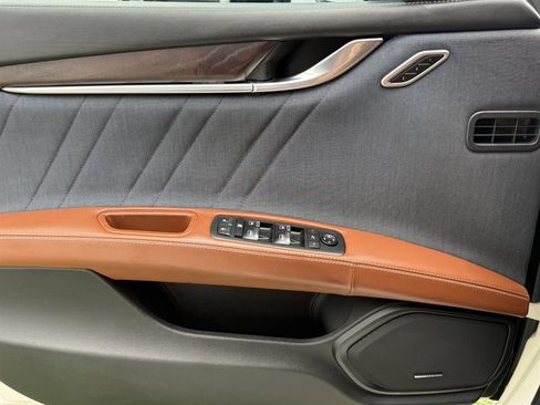 Used 2019 Maserati Ghibli GranLusso RWD image 24