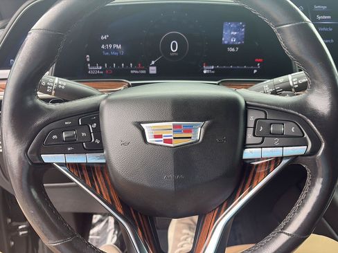 Used 2024 Cadillac Escalade ESV Luxury RWD image 17