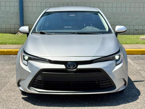 Used 2023 Toyota Corolla LE FWD image 2