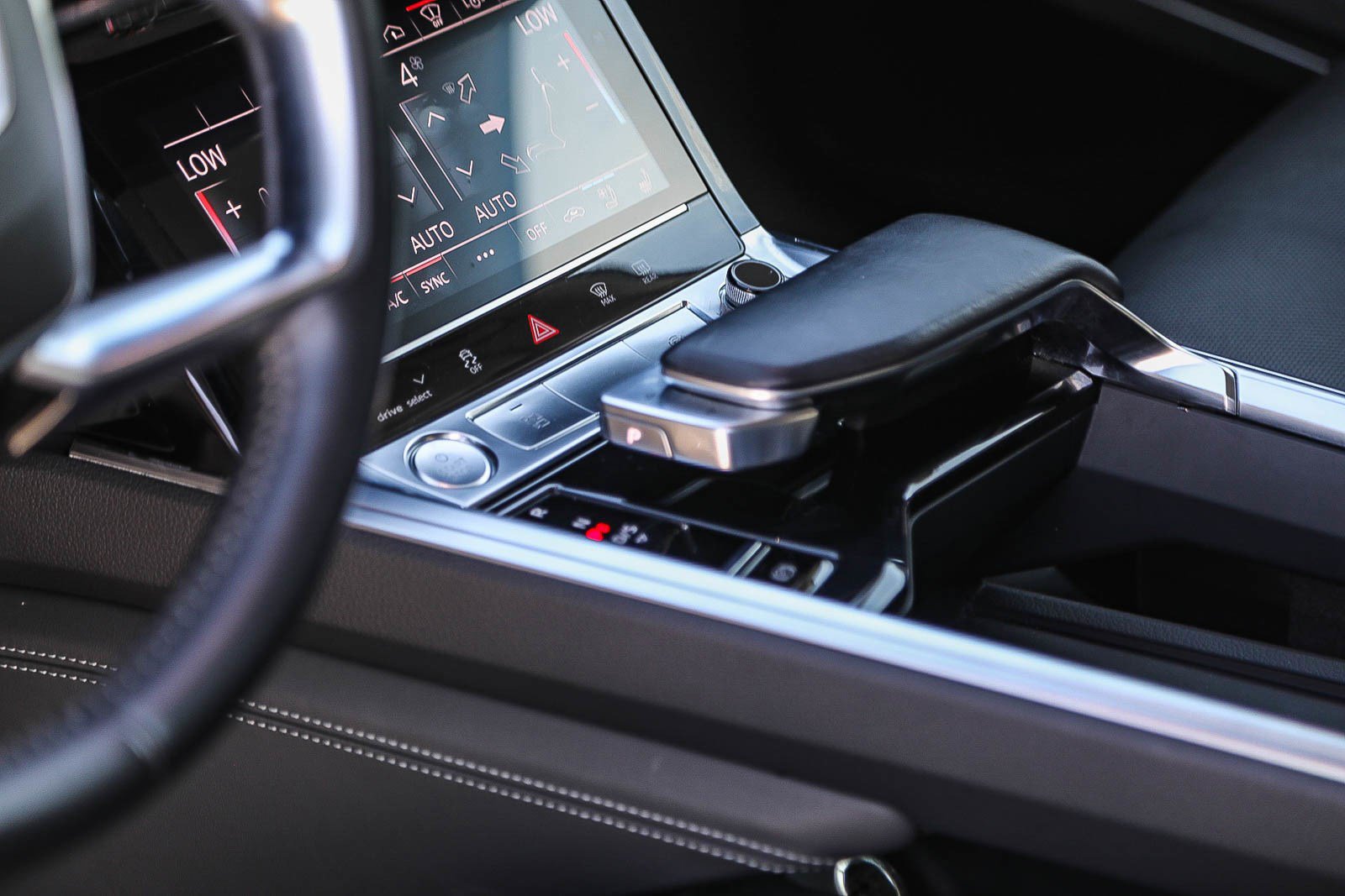 Used 2019 Audi e-tron Prestige w/ Prestige Package AWD/4WD image 21