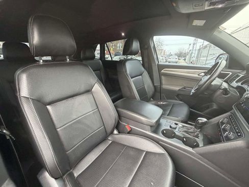 Used 2021 Volkswagen Atlas Cross Sport SE w/ Panoramic Sunroof Package image 22