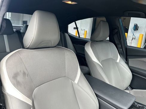 Used 2025 Toyota Camry SE w/ Convenience Package image 13