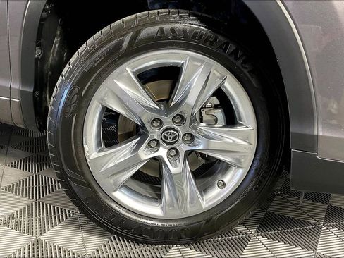 Used 2019 Toyota Highlander Limited image 11