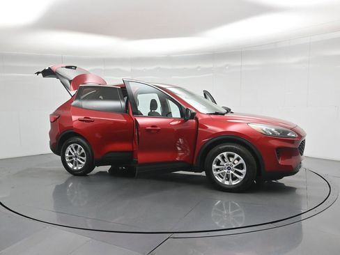 Used 2022 Ford Escape SE image 34