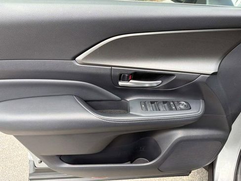 Certified 2025 Toyota Grand Highlander FWD image 7