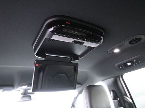 Used 2019 Chrysler Pacifica Touring-L w/ Advanced Safetytec Group image 38