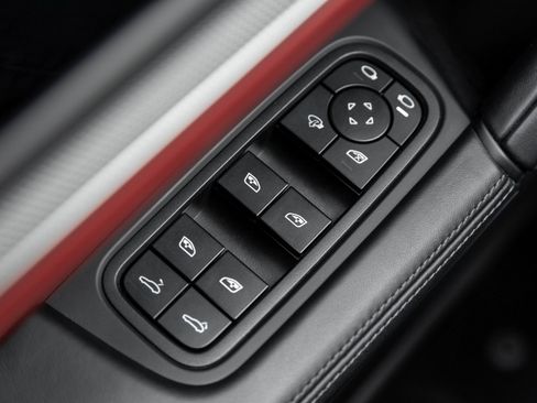 Certified 2025 Porsche Cayenne Coupe image 21