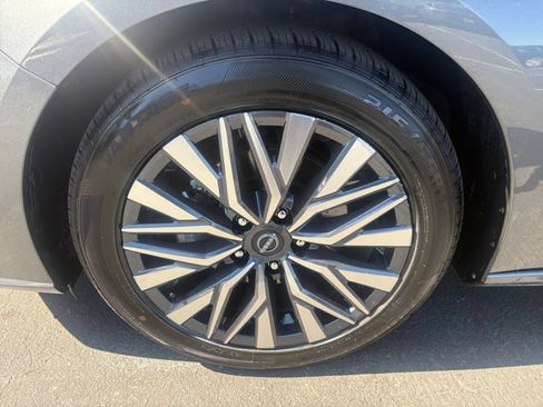 Used 2025 Nissan Altima 2.5 SV FWD image 30