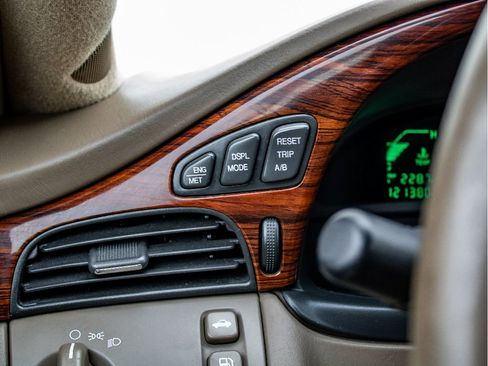 Used 2005 Cadillac De Ville w/ Equipment Group image 32