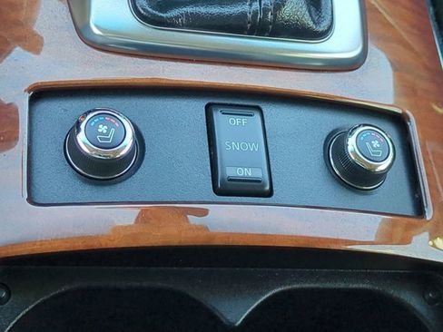 Used 2011 INFINITI FX35 AWD w/ Premium Pkg image 24