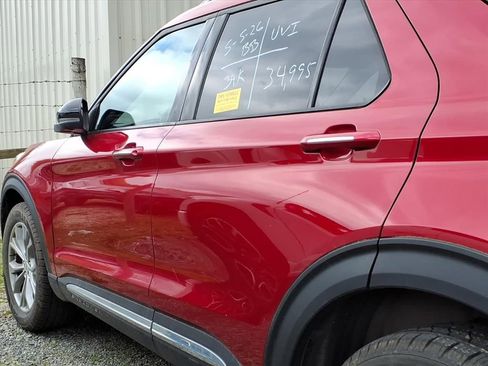 Used 2022 Ford Explorer Limited w/ Equipment Group 301A AWD/4WD image 24