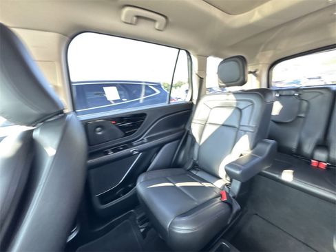 Used 2022 Lincoln Aviator Reserve image 12