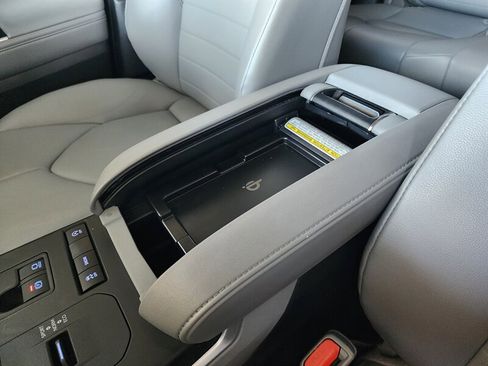 Used 2022 Toyota Highlander XLE image 53