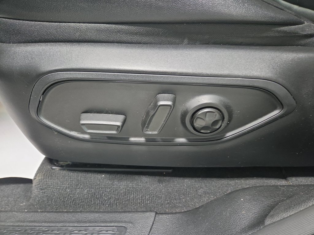 Used 2023 Jeep Grand Cherokee L Limited AWD/4WD image 30