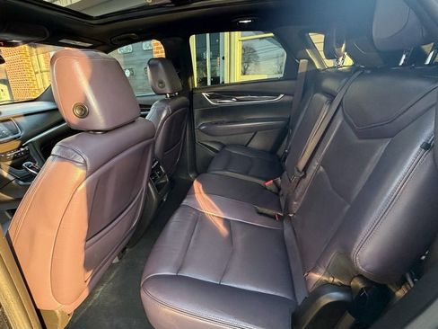 Used 2018 Cadillac XT5 Luxury w/ LPO, Black Ice Package FWD image 11