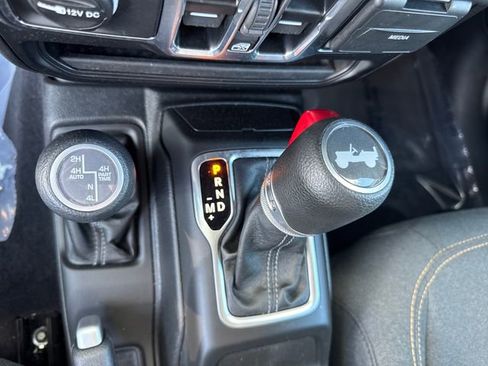 Used 2025 Jeep Wrangler Unlimited Sahara AWD/4WD image 34