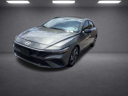 Used 2025 Hyundai Elantra Sport FWD image 4