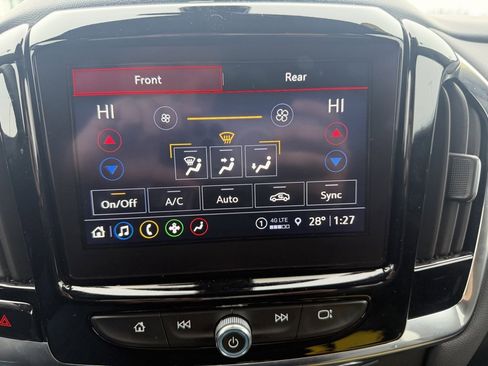 Used 2023 Chevrolet Traverse LT image 31