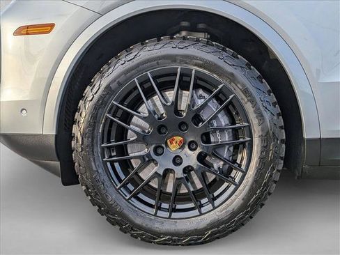 Used 2025 Porsche Cayenne image 24