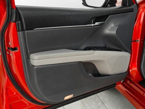 Used 2019 Toyota Camry SE image 39