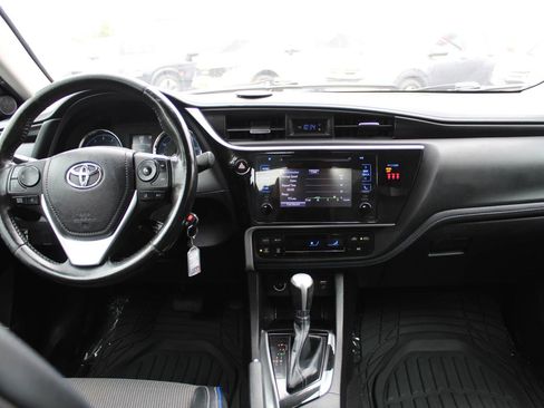 Used 2018 Toyota Corolla SE w/ Carpet Mat Package (TMS) image 13