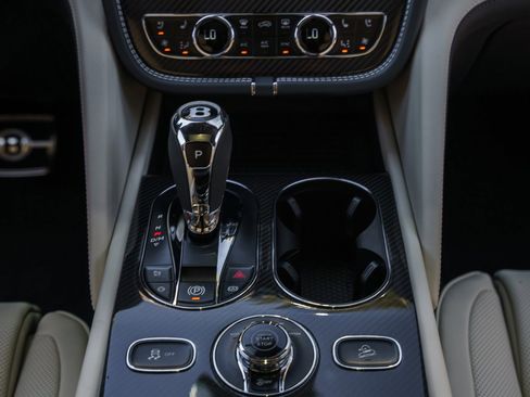 Used 2025 Bentley Bentayga Extended Wheelbase image 19