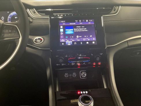 New 2025 Jeep Grand Cherokee Altitude image 15