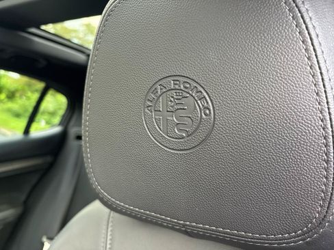 Used 2023 Alfa Romeo Stelvio Ti AWD/4WD image 28