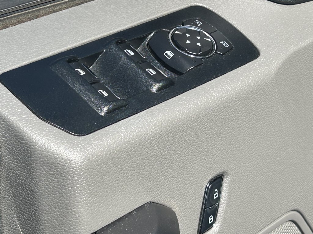 Used 2017 Ford F150 XLT w/ Equipment Group 302A Luxury AWD/4WD image 31