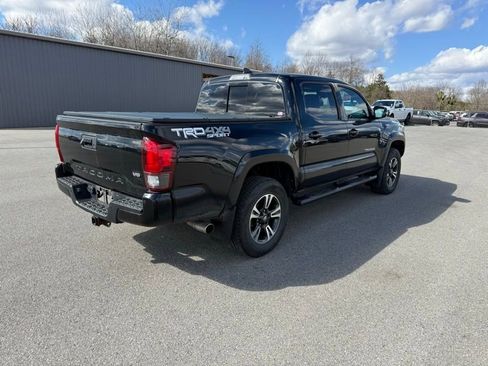 Used 2018 Toyota Tacoma TRD Sport image 6