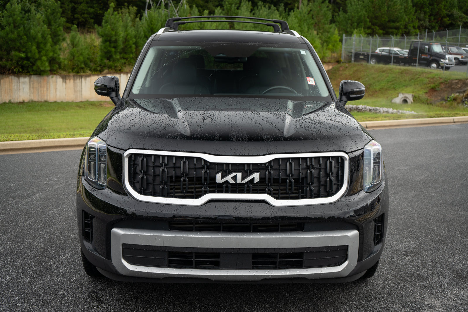 Used 2023 Kia Telluride EX w/ EX Captain's Chair Package FWD image 2
